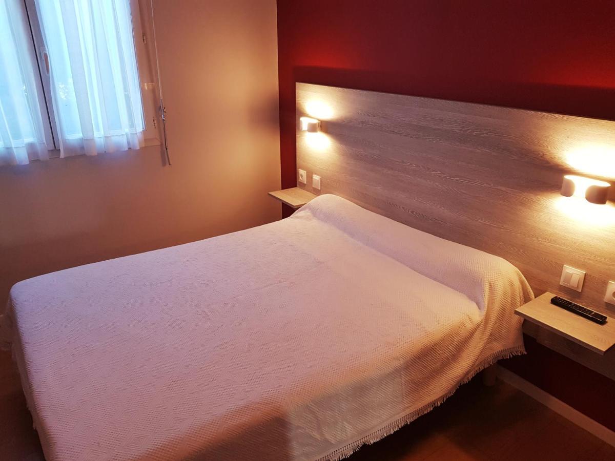 Hotel Restaurant Le Bourgneuf Morlaas Екстериор снимка
