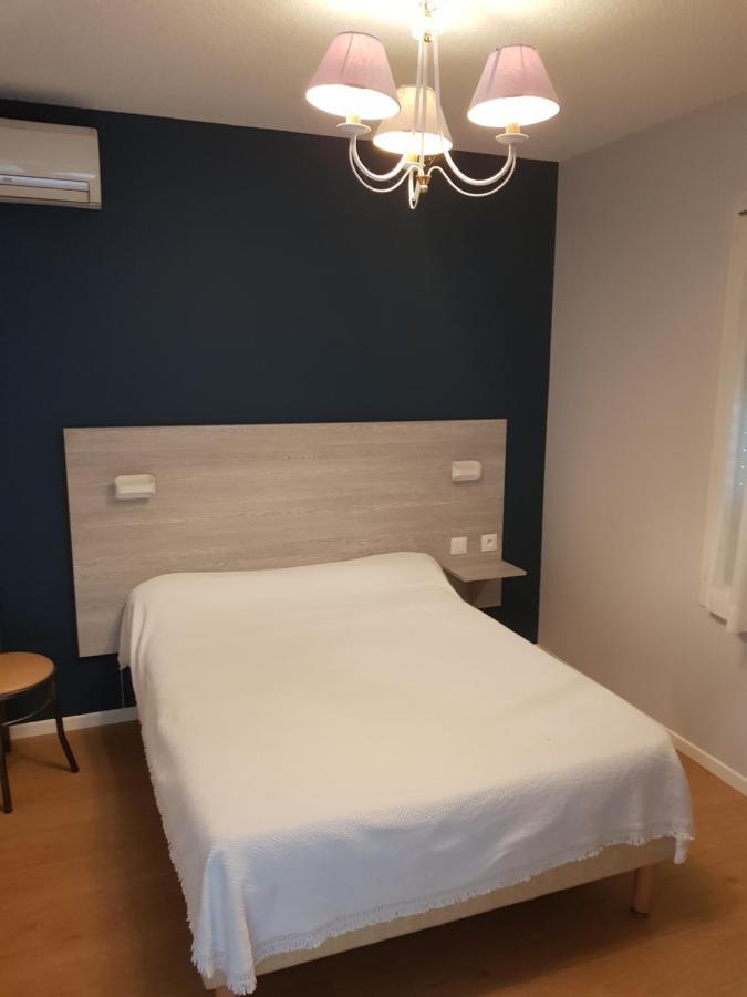 Hotel Restaurant Le Bourgneuf Morlaas Екстериор снимка